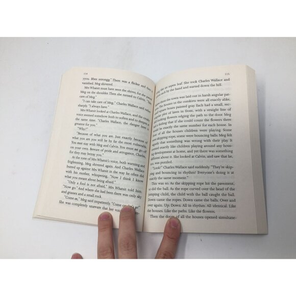 A Wrinkle in Time book By: Madeleine L'Engle - Picture 11 of 15